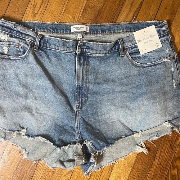 Abercrombie mom short  distressed cut offs - Picture 3 of 5